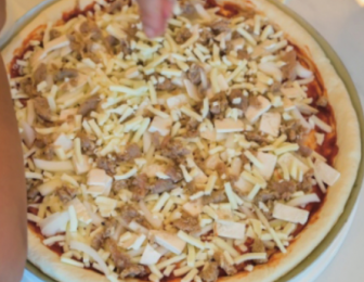 Making Imsil Cheese and Korean Rice Pizza